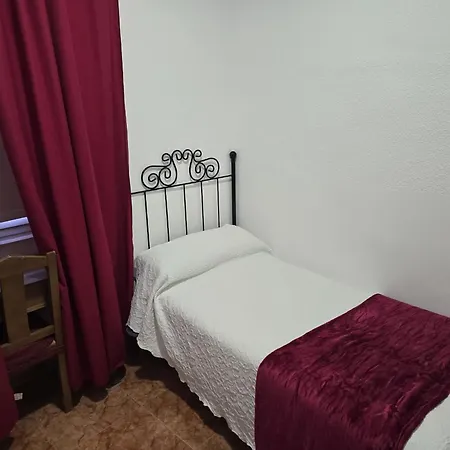 Rooms Los Montes-2