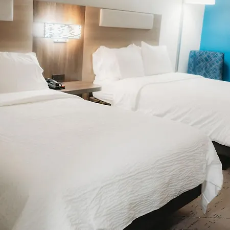 Holiday Inn Express Hotel & Suites Center By Ihg-2