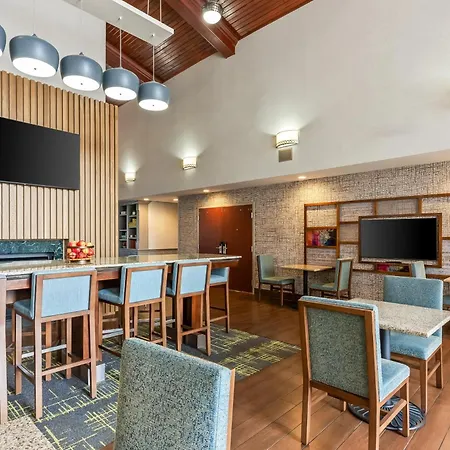 Hampton Inn & Suites Scottsburg-3