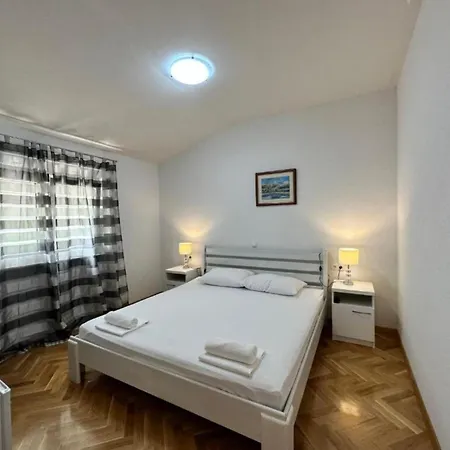 Villa Dante With Swimming Pool-2