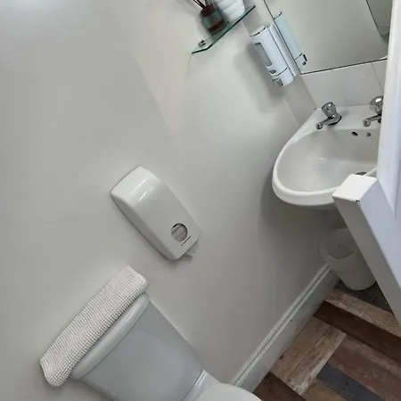 A & B Guest House Cambridge-3