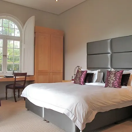 Four Rosmead Boutique Guesthouse-3