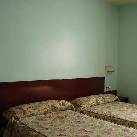 Hostal Del Ripolles-3