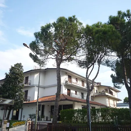 Hotel International-2