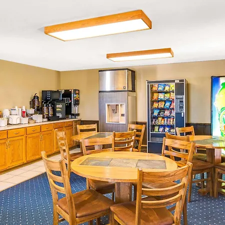 Super 8 By Wyndham Aberdeen West-2