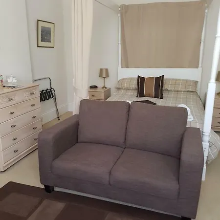Burnside Guest House-3