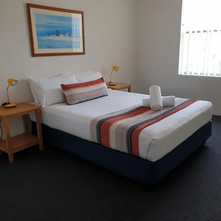 Oxley Cove Holiday Apartment-2