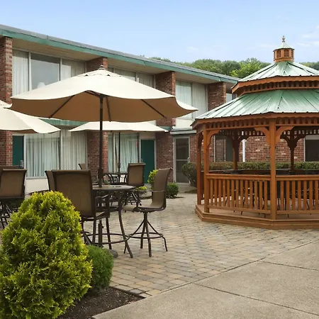 Days Inn By Wyndham Butler Conference Center-2
