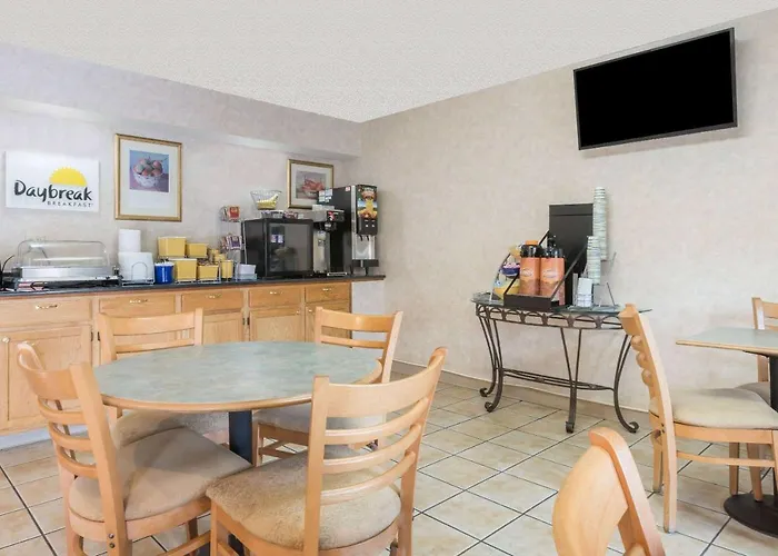 Days Inn By Wyndham Lenox Ma