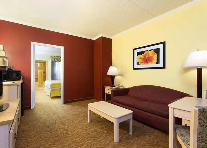 Baymont By Wyndham Tampa Near Busch Gardens