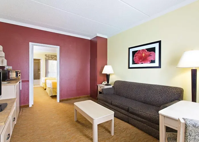 Baymont By Wyndham Tampa Near Busch Gardens