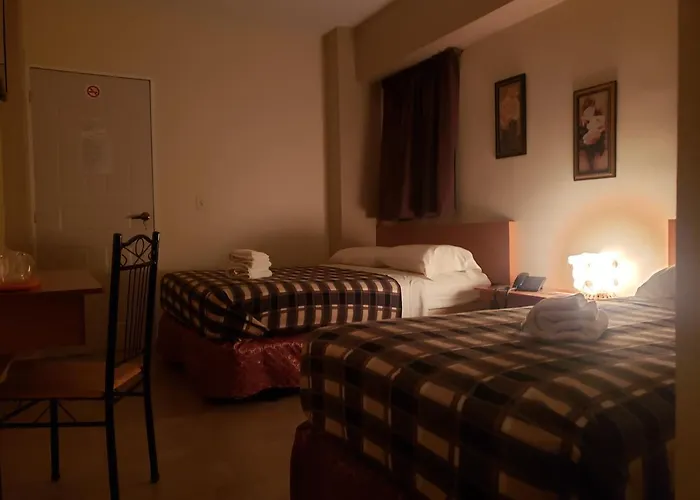 Hotel La Pequena Valencia