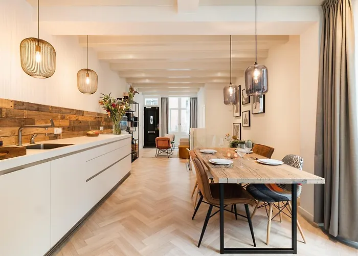 Leidse Square 5 Star Luxury Apartment