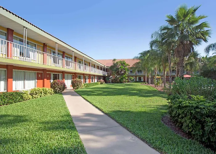 Days Inn By Wyndham Cocoa Cruiseport West At I-95/524