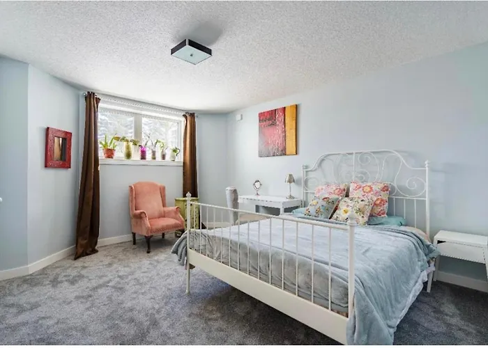 Banff Garden Suite&2Mins Bus Station Close Lrt& Free Parking