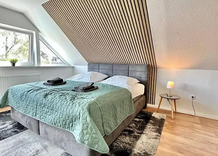 5ZKB großzügiges Ferienhaus Antonia nähe Westkreuz mit 4 Schlafzimmer, Balkon, Terrasse und Parkplatz
