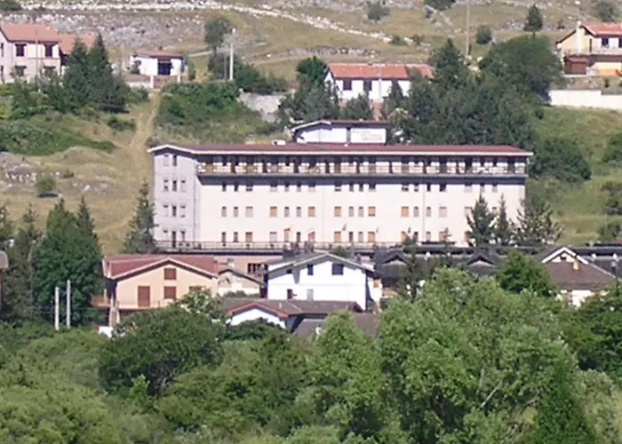 Hotel Caldora Rocca di Mezzo