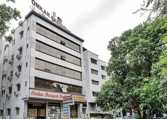 Omkar Executive Hotel Yerandwane
