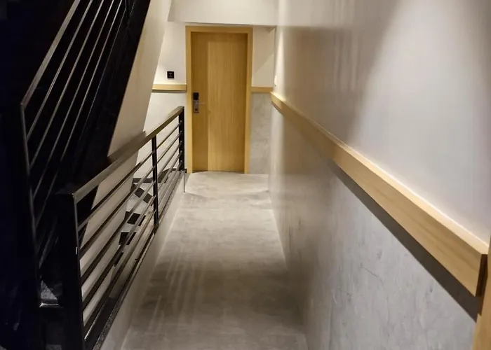 Avenue 10 Boutique Hotel