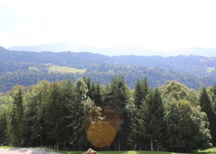 Pfeiffer Alm am Sonnenhang mit Blick auf die Zugspitze Garmisch-Partenkirchen