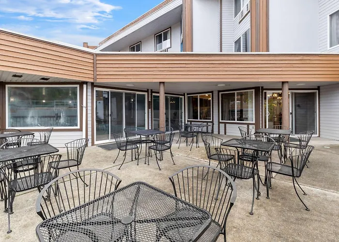 Hotel Feng, BW Signature Collection Parksville