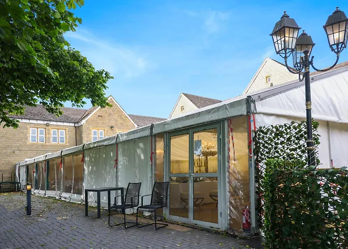 Tong Park Hotel