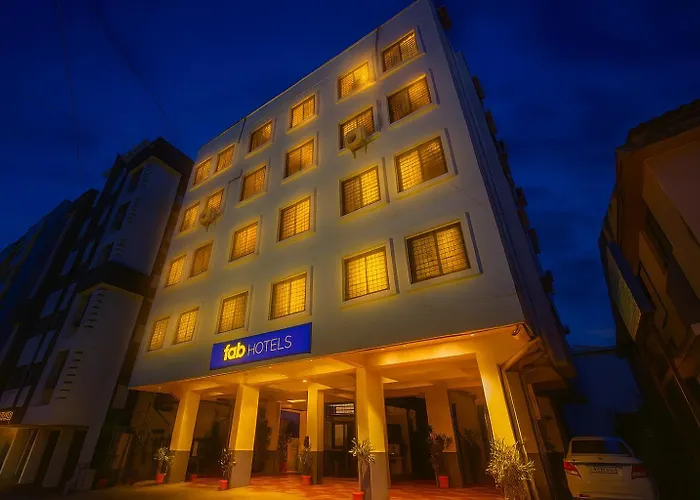 Fabhotel White House