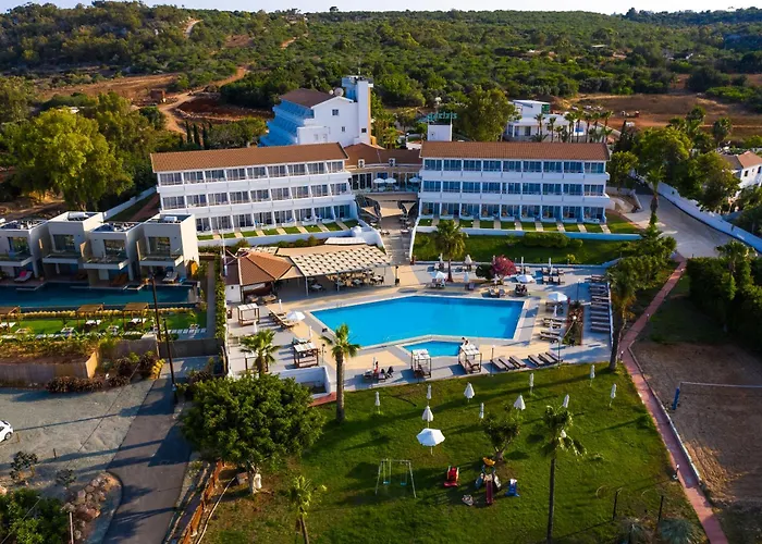 Adelais Bay Hotel