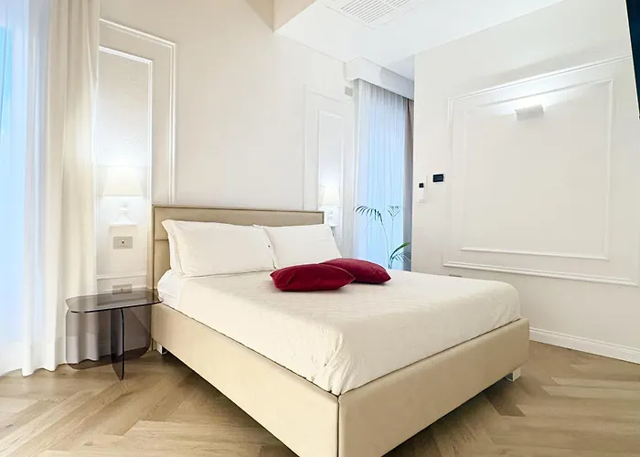 La Divina - Free Parking -
