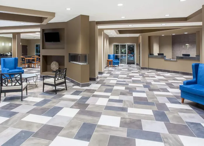 Baymont By Wyndham Grand Forks Hotel