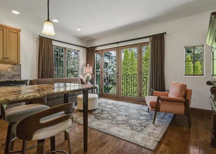 Columbia Cliff Villas Hood River