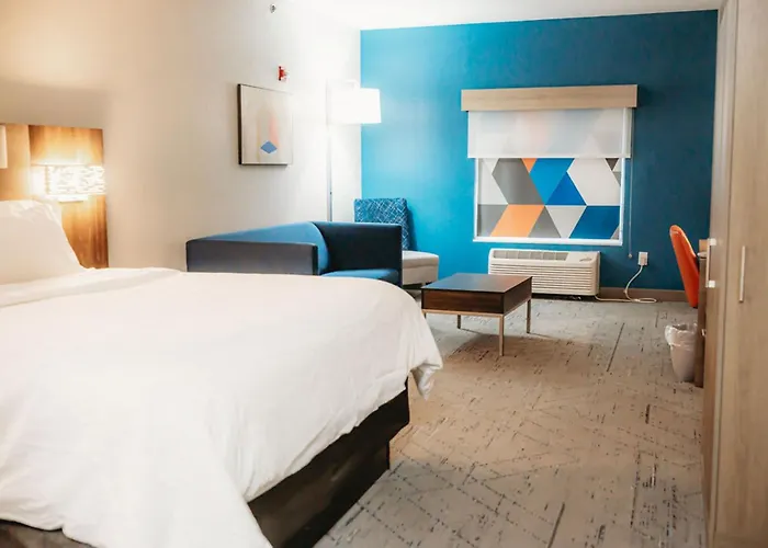 Holiday Inn Express Hotel & Suites Center By Ihg