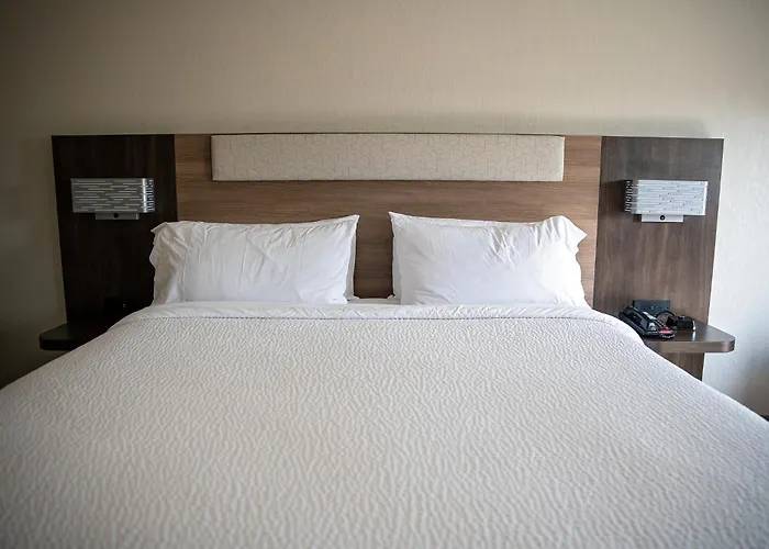 Holiday Inn Express Hotel & Suites Center By Ihg