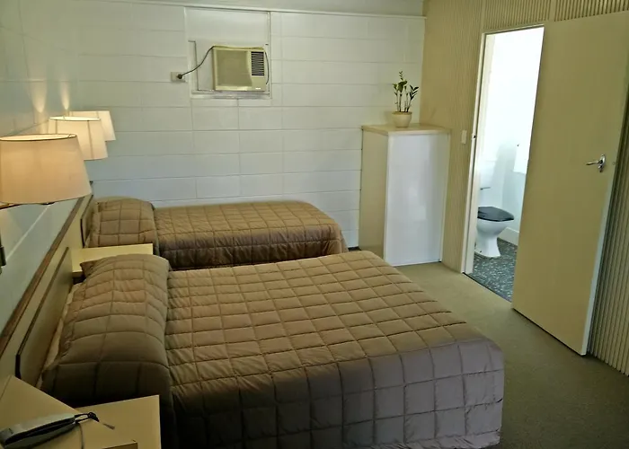 Cairns Motor Inn
