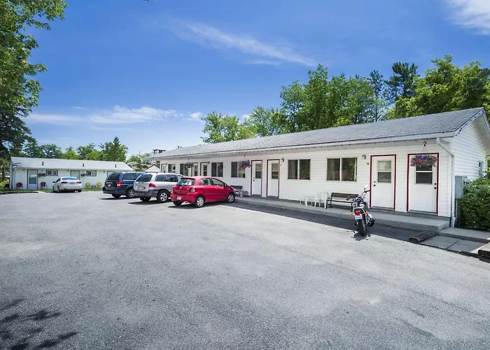 Hollywood Cottages Wasaga Beach
