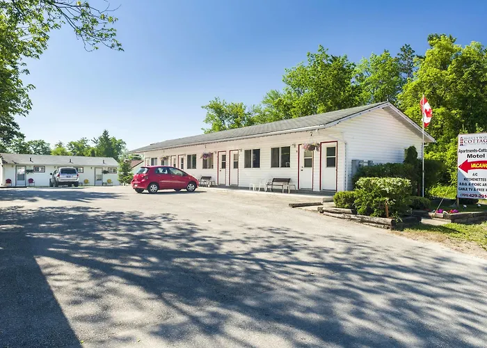 Hollywood Cottages Wasaga Beach