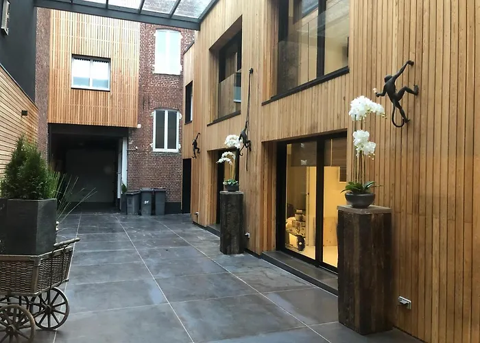 Victoria'S House